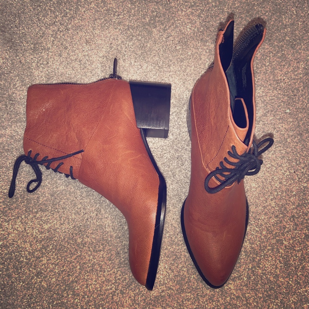 ❤️ Above Ankle Tan Leather Lace up Nickia Boot ❤️